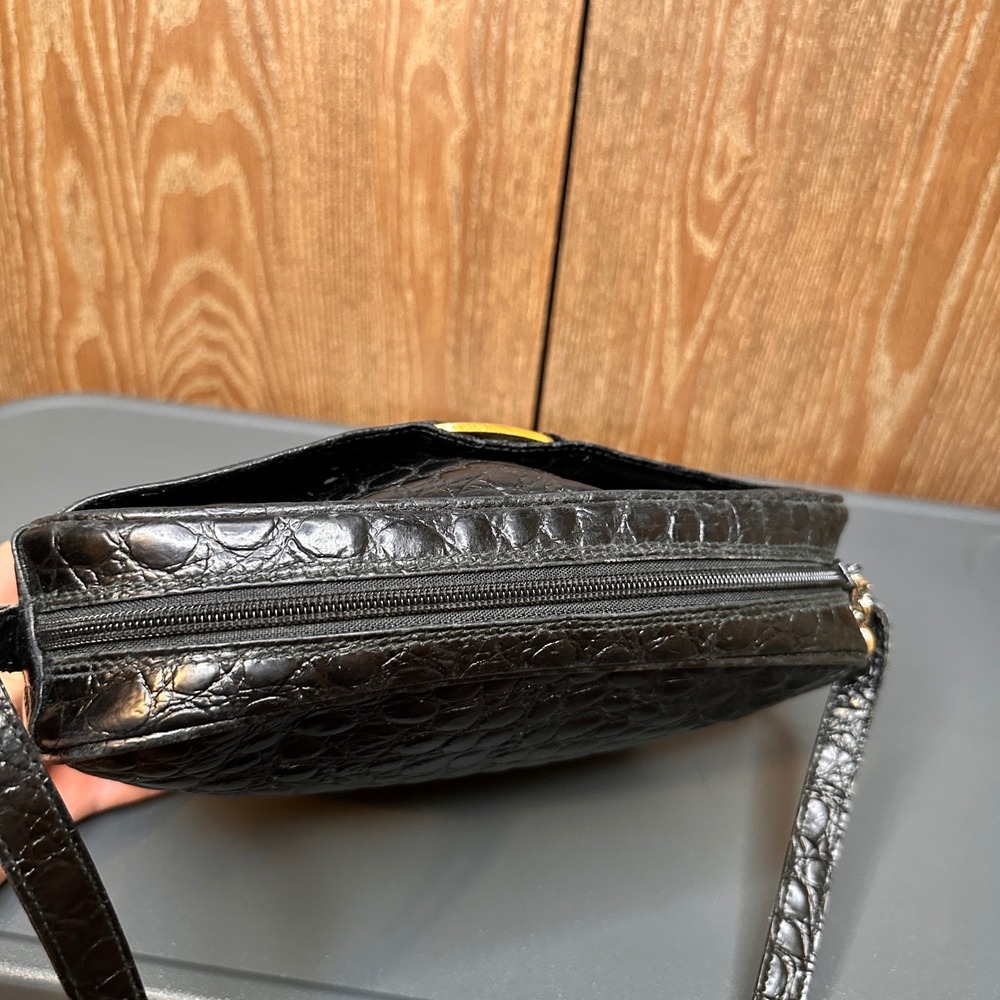 Salvatore Ferragamo Black Croc Embossed Leather Vara Bow Crossbody Bag BA214183 - Picture 13 of 16